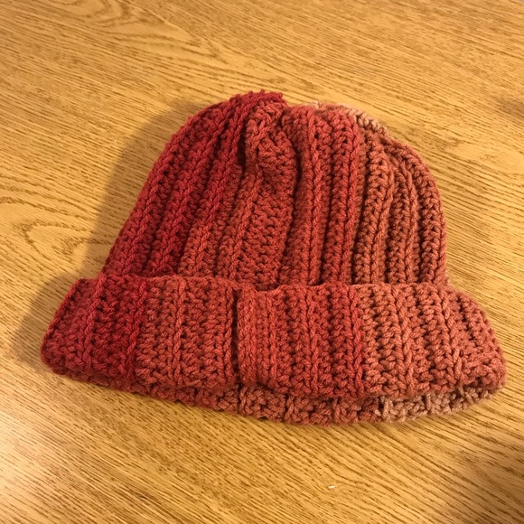 HANDMADE CROCHET PINK BEANIE - Picture 2 of 3